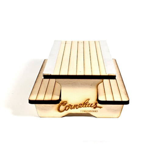 Cornelius Fingerboard mesa de picnic - Caramel Fingerboards - Fingerboard store